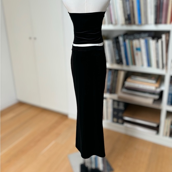 Reformation Adalynn two piece set in black velvet with red rose detail - Picture 10 of 12